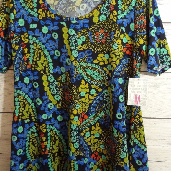 Lularoe Medium Perfect Tee - Picture 1 of 1